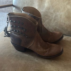 Shyanne Leather 7.5 boots booties brown western with tassel